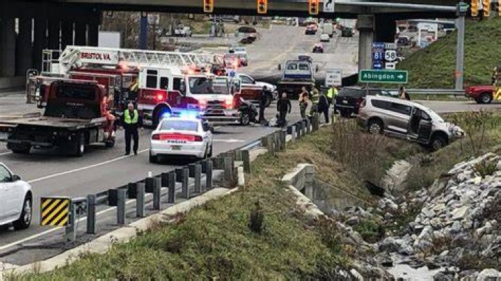 4 hospitalized in Bristol crash WCYB
