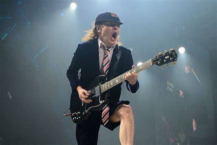 Angus Young confiesa cu&aacute;l es la canci&oacute;n de AC/DC de la que se