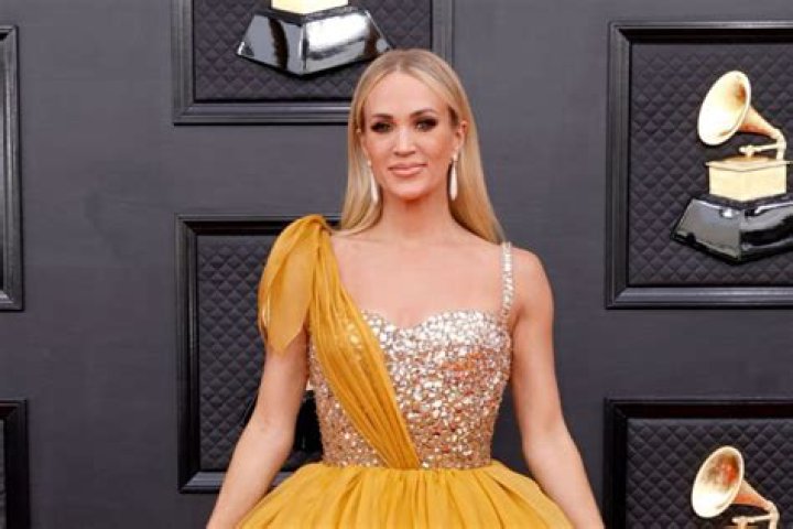 Carrie Underwood in Dolce & Gabbana Gossip Rocks Too