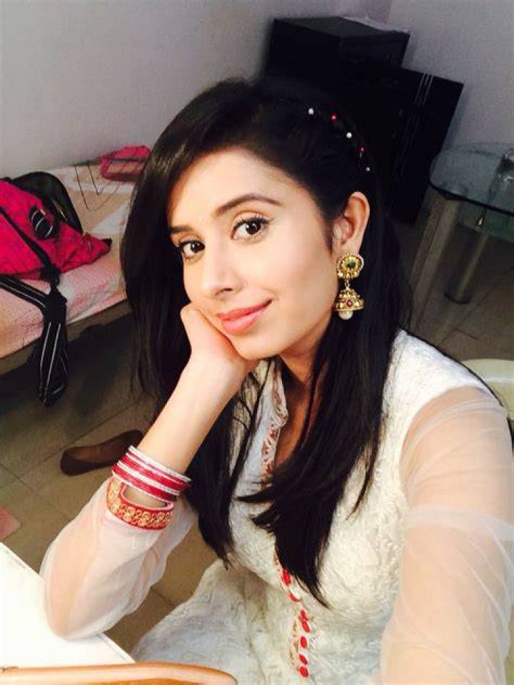 Charu Asopa Wiki, Biography, Dob, Age, Height, Weight, Affairs and More