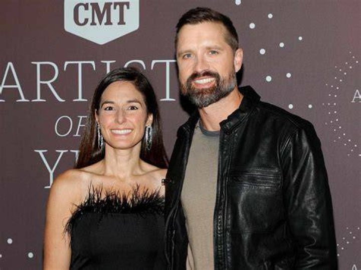 Descubrir 92+ imagen walker hayes daughter oakley Thptnganamst.edu.vn