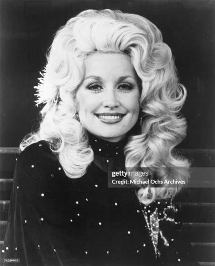 Dolly Parton's height 5&rsquo;0&rsquo;&rsquo; (152 cm) Dolly parton height, Dolly