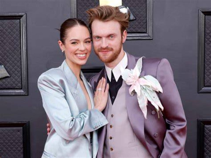 Finneas and Claudia Sulewski on Romantic Clichés and Their Mona Lisa