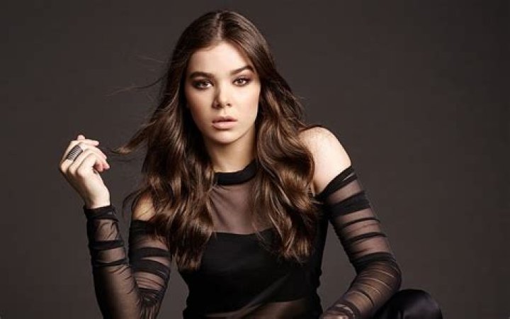 Hailee Steinfeld Age, Biography, Height, Net Worth, Family & Facts