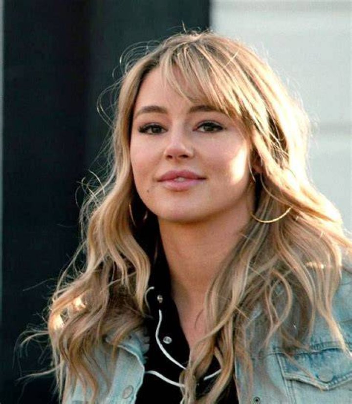 Hassie Harrison Bio, Wiki, Age, Height, Weight, Husband, Father