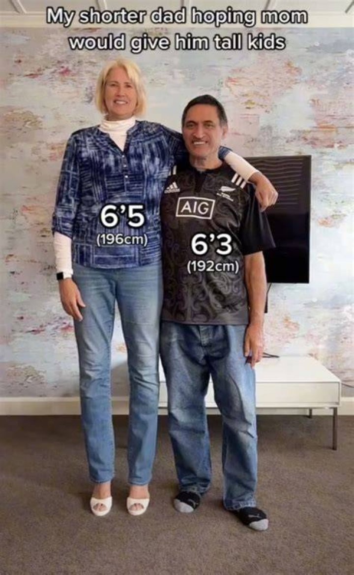 How old and tall is Mariska Hargitay? Your daily