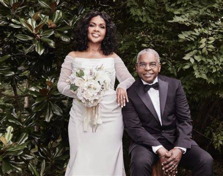 Is CeCe Winans Married? Children, Husband & Family Explored!