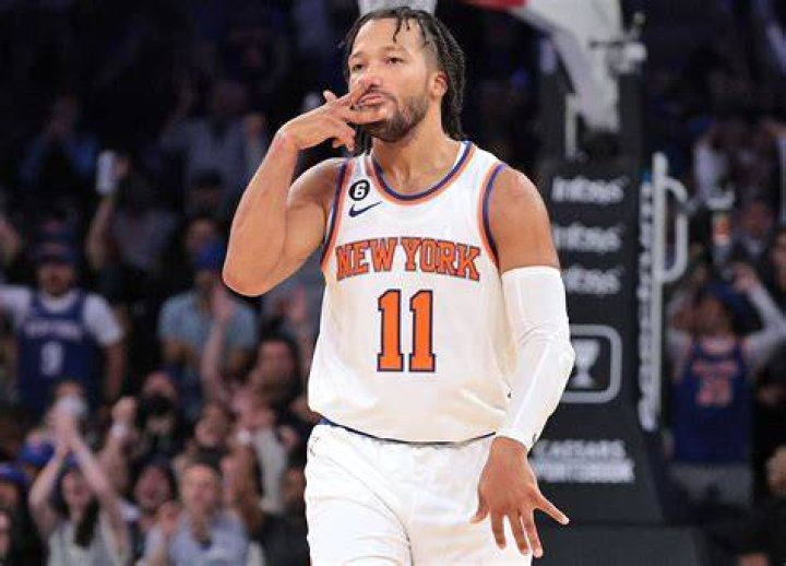 Jalen Brunson propels Knicks to seasonsaving win over Warmth