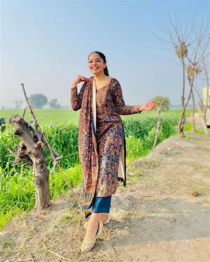 Karmita Kaur Full HD Photos, Images, Viral Videos, 4K Wallpaper Collection