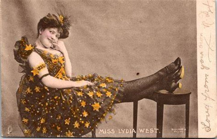 LYDIA WEST PRETTY BRITISH STAGE ACTRESS 1907 THE CARD GALLERY