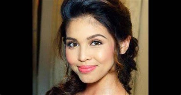 Maine Mendoza Received An Award From The Bureau of Internal Revenue