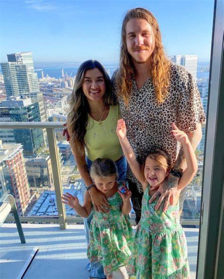 Mike Clevinger Family With Daughter and Girlfriend Monica Ceraolo 2020