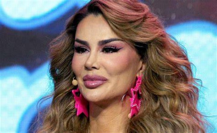 Ninel Conde se pone atrevido bikini amarillo con el que destaca su gran