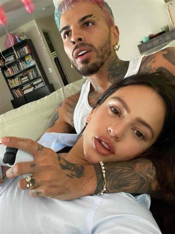 Rauw Alejandro Praises Girlfriend Rosal&iacute;a 'She's Perfect' (Exclusive