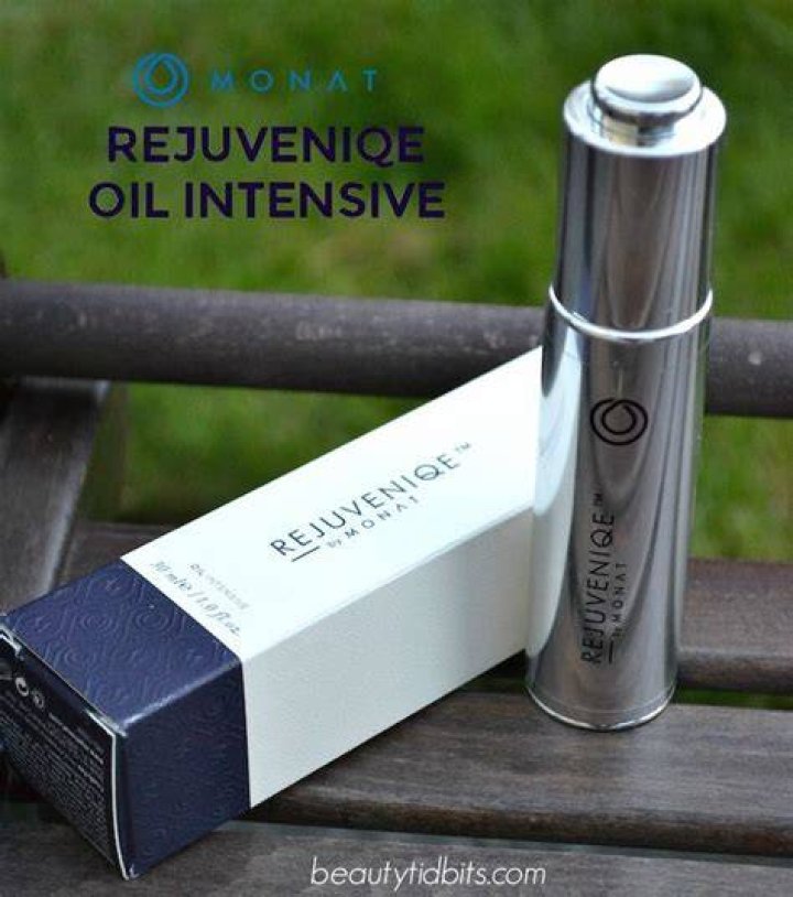 Rejuveniqe Oil Intensive by Monat* Review Monat, Essential oil