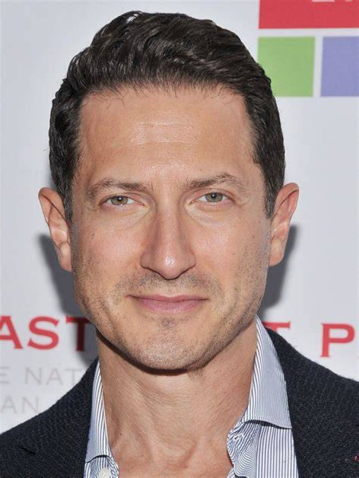 Sasha Roiz's Christmas tweet. Love it because, well, he's Jewish. He's