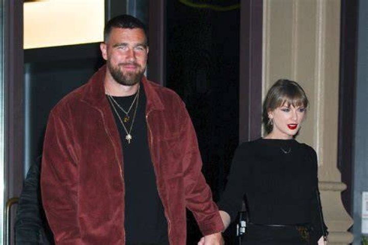 Travis Kelce gave Taylor Swift an expensive necklace, representing the
