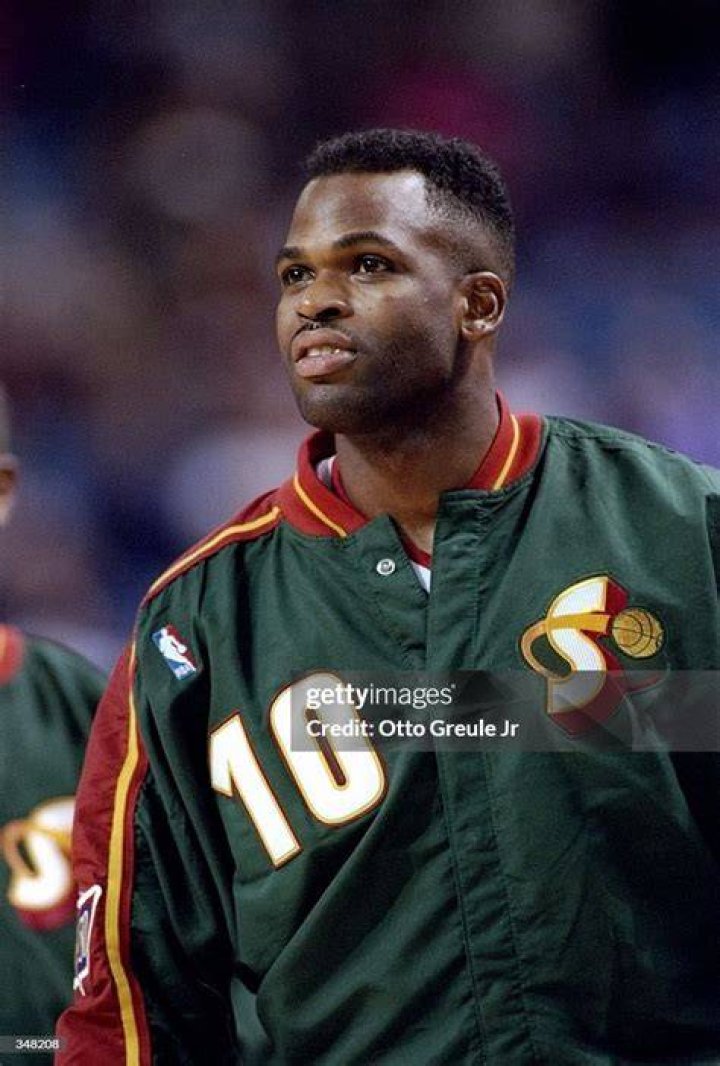 Who is Nate McMillan's wife, Michelle McMillan? Looking at the
