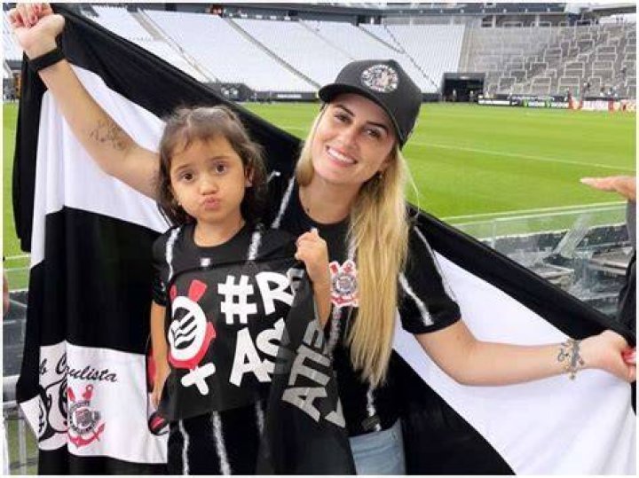 Who is Talita Roberta Pereira? All About Charles Oliveira's Wife