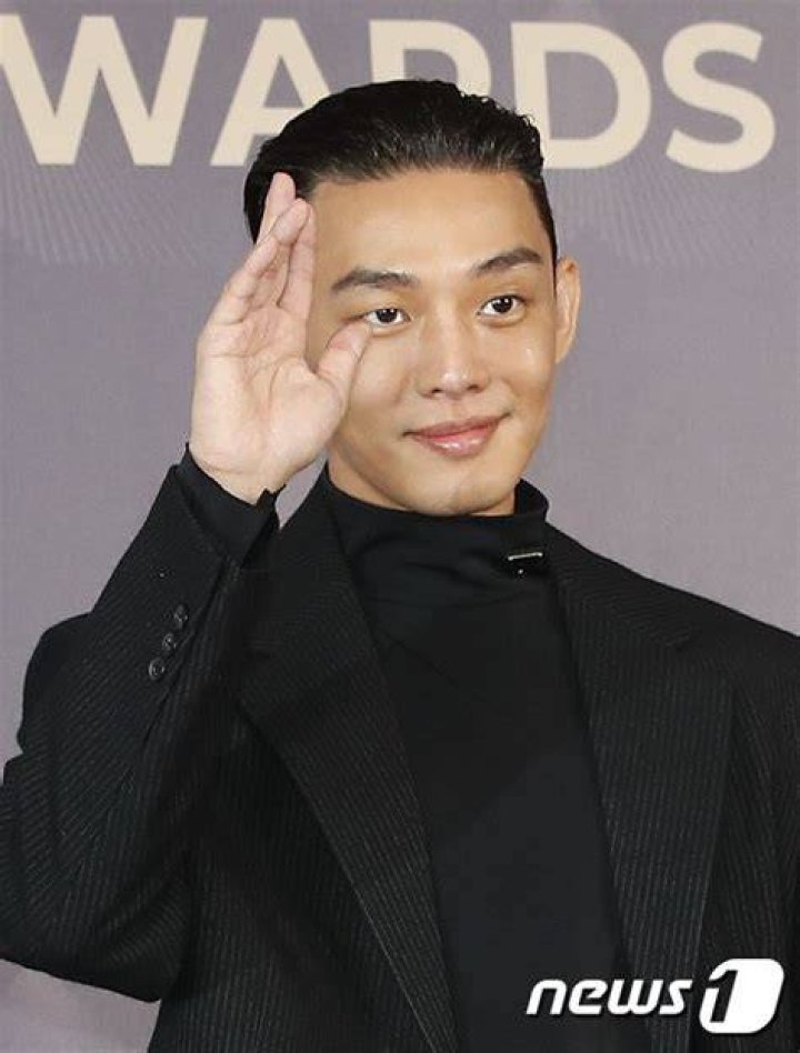 Yoo Ah In reportedly went to Jeju for a commercial shoot on the day he